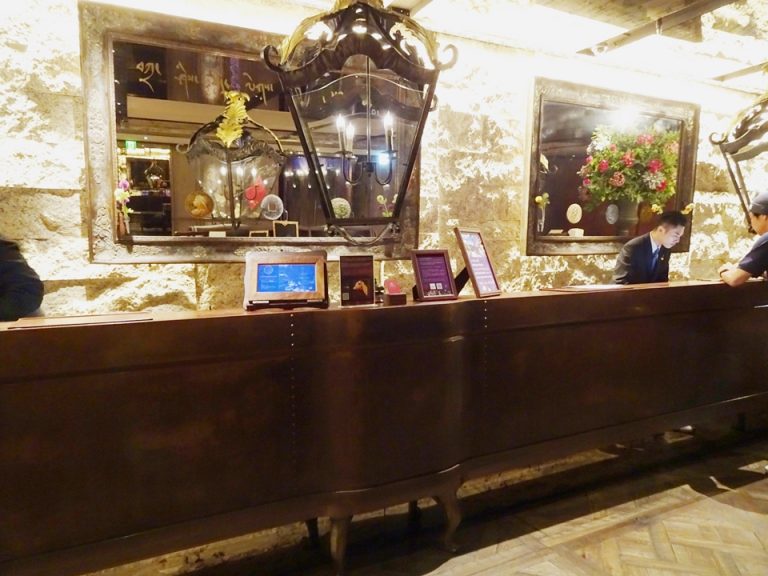 フロントカウンター