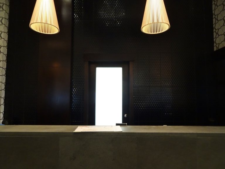 フロントカウンター