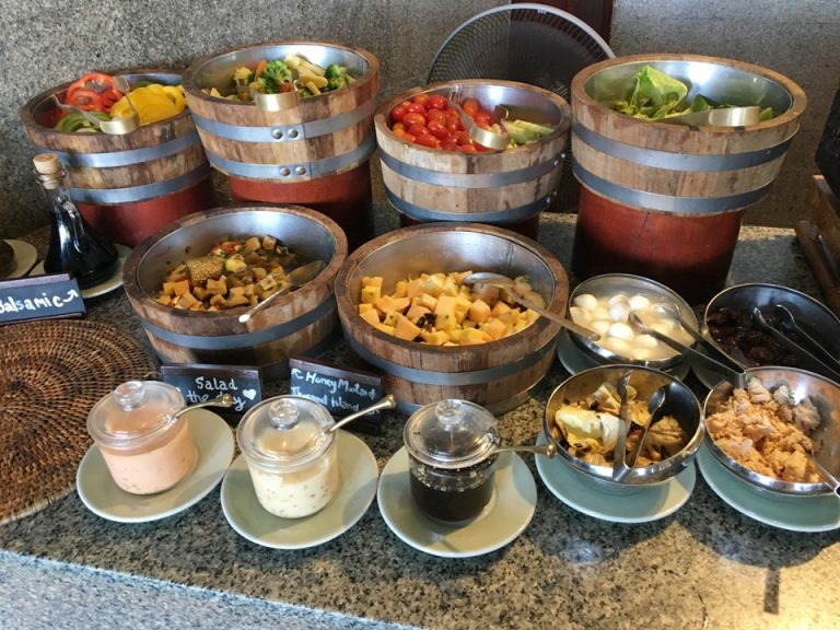 サラダコーナー