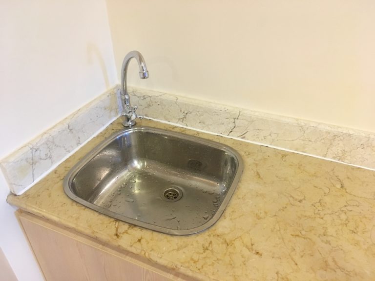 小さなシンク。サッとカップを洗ったり、なにかと便利でした。