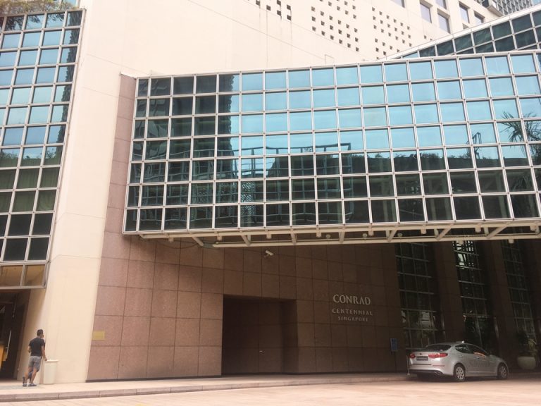 ホテル入り口少し離れたところから見た様子