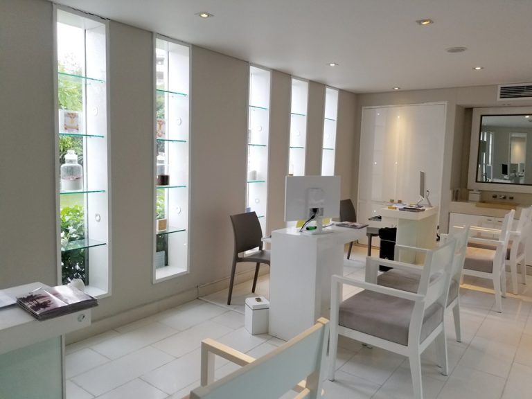 スパの予約専用ルームです。予約をする際はこちらの部屋に行きます。