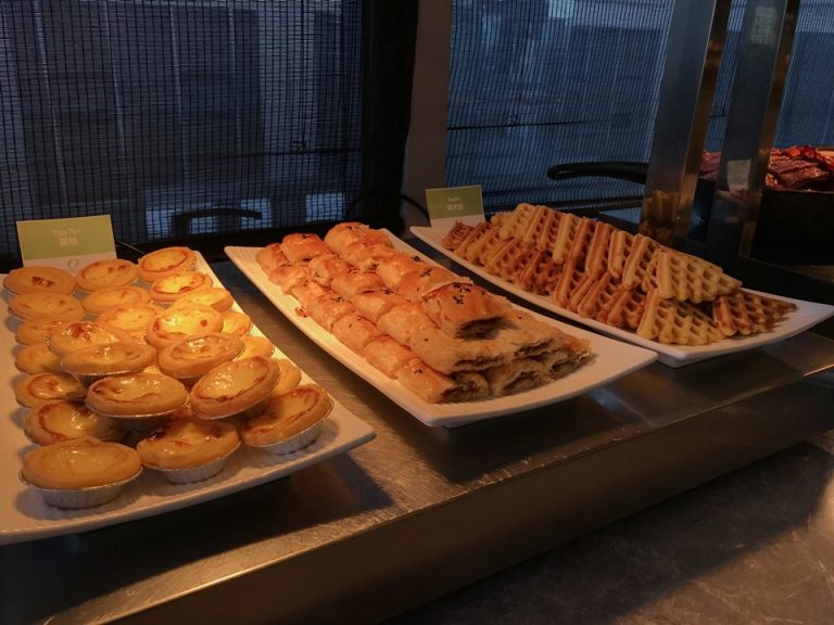 朝食バフェ、スイーツ系のパン達