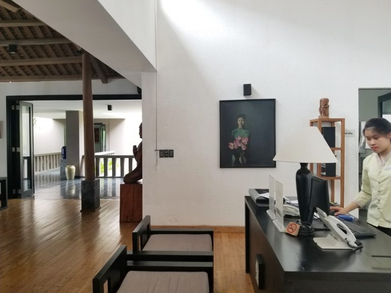 フロントです。アジアンテイストなオブジェが多かったです。