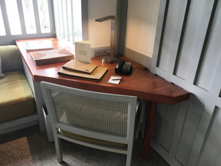 ライティングデスク