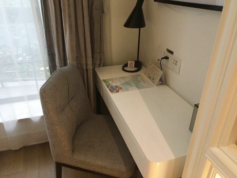 ライティングデスク