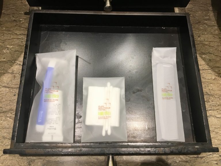 ひげ剃りセット、コットン、綿棒、櫛