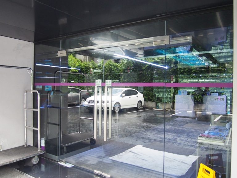 エントランス外観