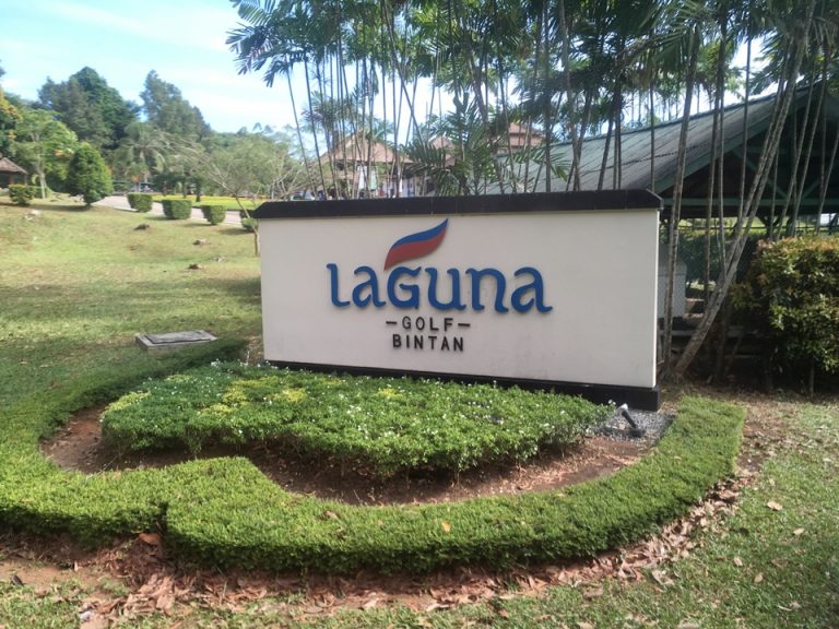 ホテルの手前にあるLagunaゴルフコース