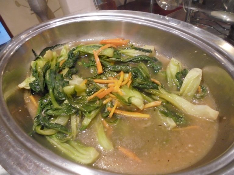 チンゲン菜は鶏がらスープが効いていて食べやすく、あっさりしていておいしかったです