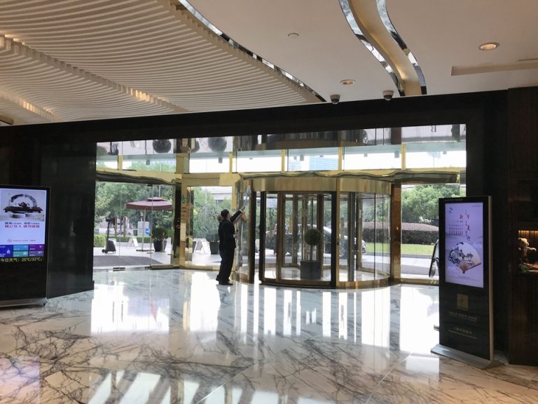 ホテルエントランス