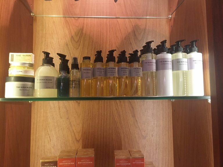 ショップ内。気に入ったら客室に置いてあるシャンプー類をここで購入できます