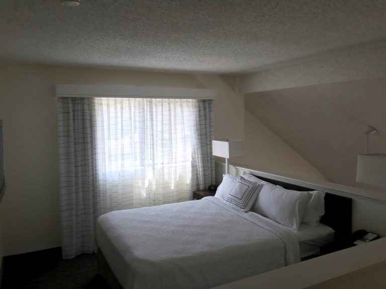 二階のベッド 心地よい日差しが入ります