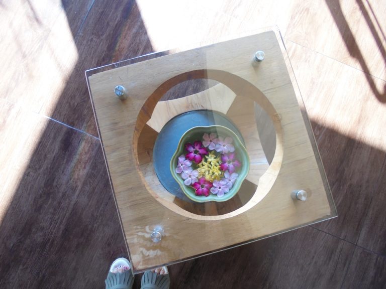 受付にあるテーブルも可愛い