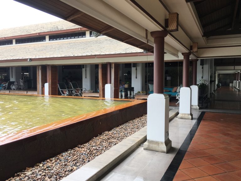 外観_フロント付近