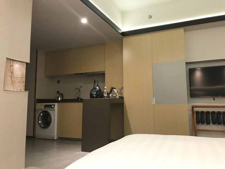 客室全体(ベッド側から)5