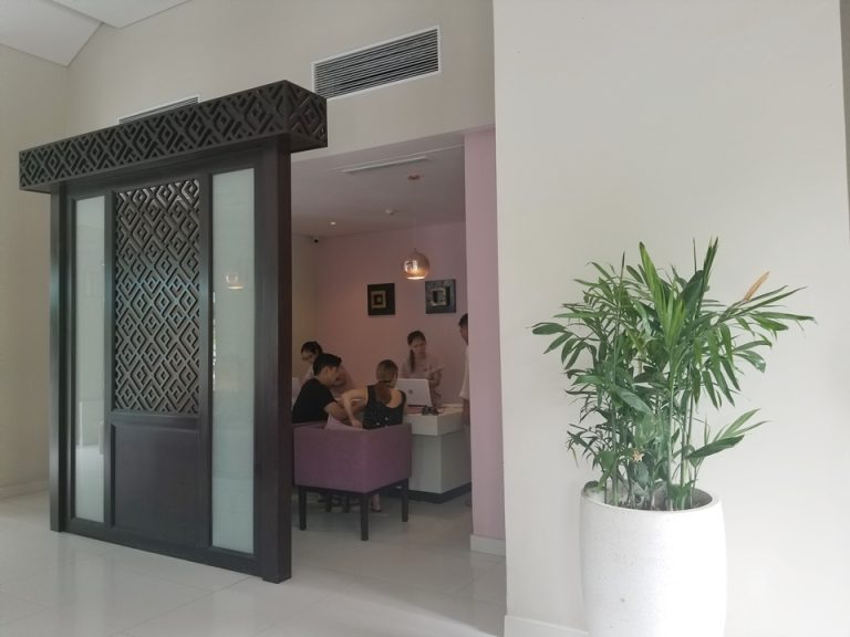 チェックアウト時は混雑していました。呼ばれて奥の部屋で精算をします。