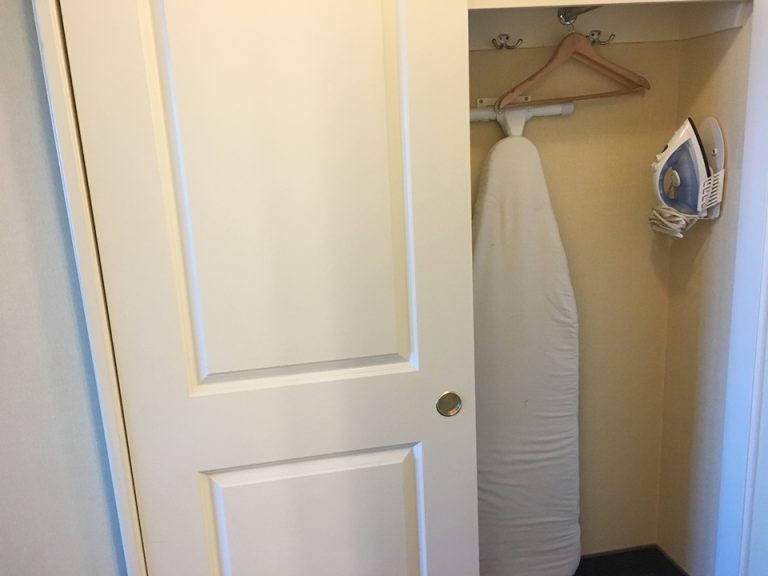 クローゼット外観 開けた状態