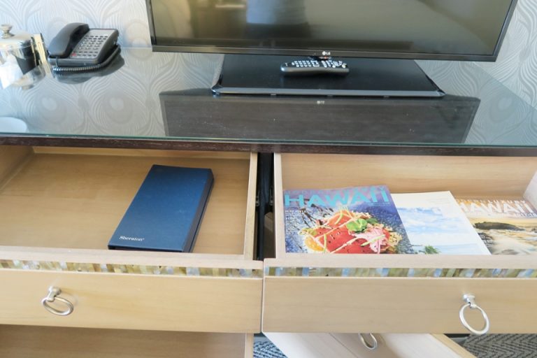 ハワイの情報誌等が置いてあります