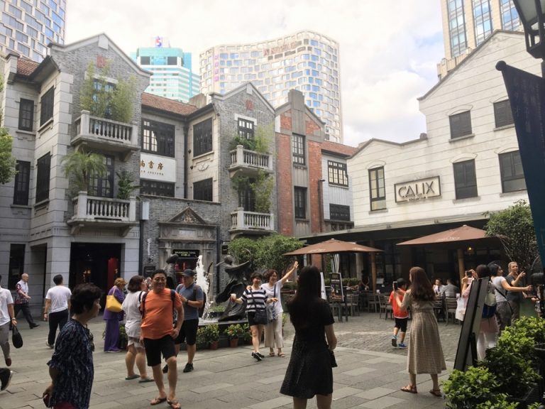 新天地。アジアとヨーロッパが融合したような雰囲気です