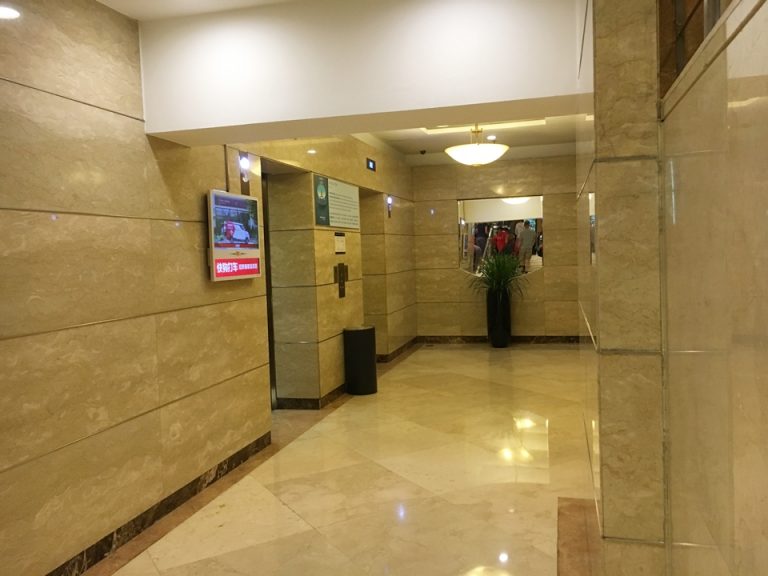 エレベーターフロント階