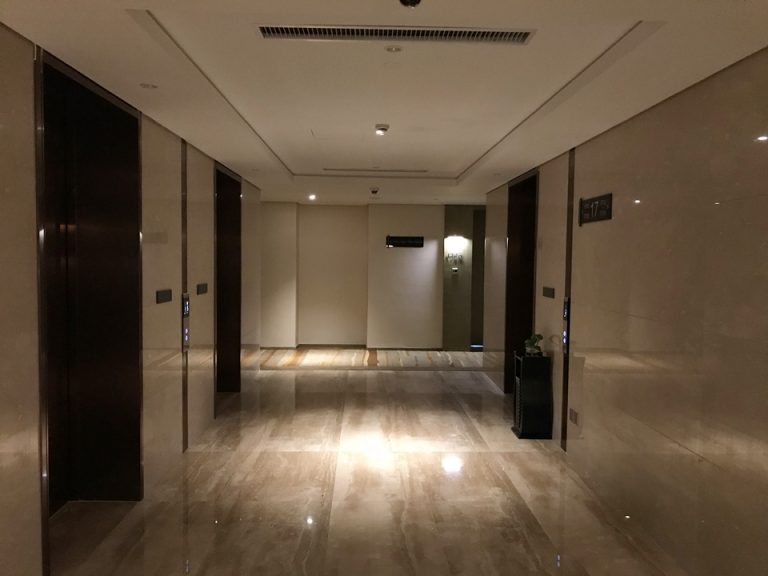 17階、客室フロアのエレベーターホール
