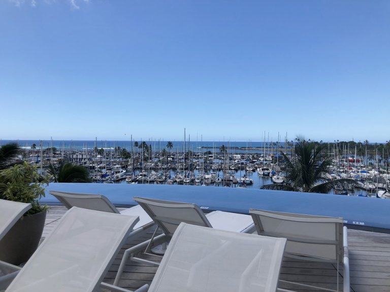 インフィニティプール ハーバーを見渡せて気持ち良いです。