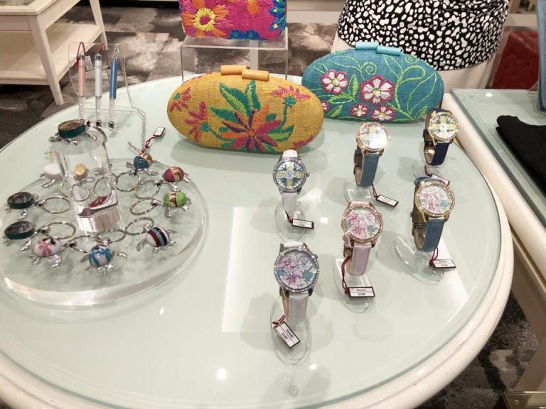 ブティックは時計やジュエリーなどです。