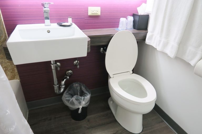 バスルーム、とても清潔感があります