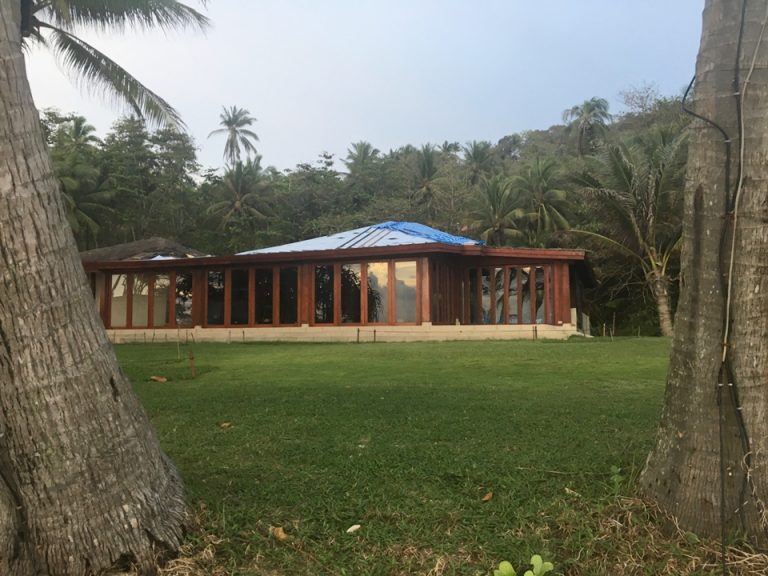 ビーチレストラン。改装のためか、ちょうど滞在中の1週間だけクローズしていました