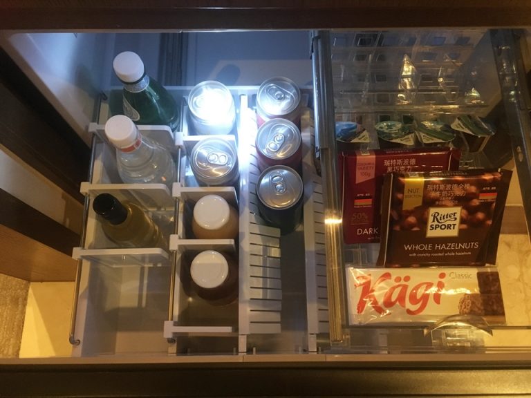 引き出し下段の冷蔵庫