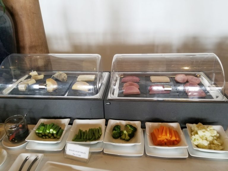 チーズは自分の好きな分だけカットできます。