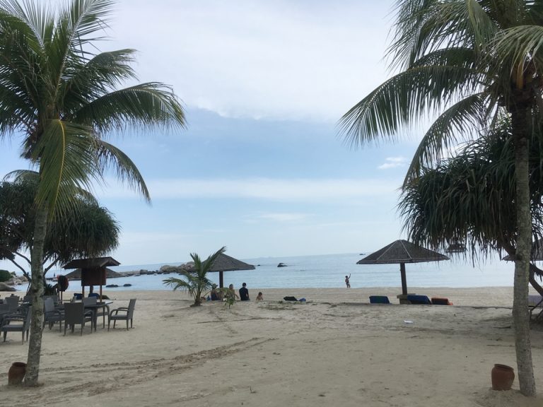 砂浜の砂が細かくて、ゴミなども落ちてなかったので、綺麗でした。