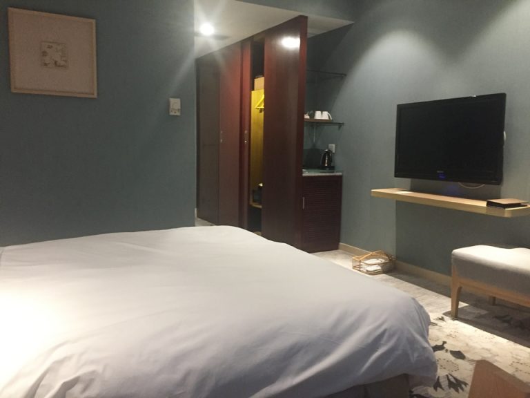 客室全体入り口方向1