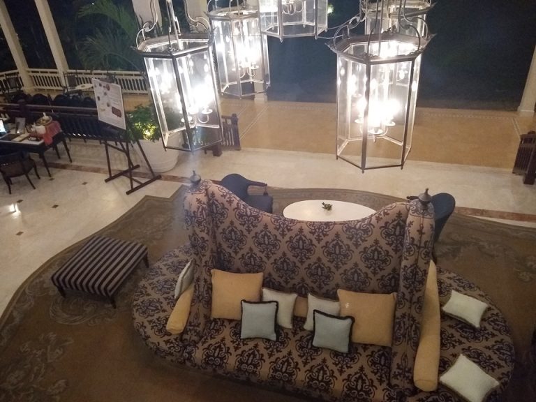 フロントロビーソファ