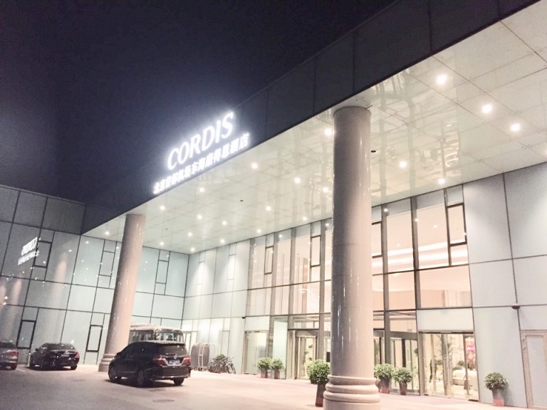 ホテル外観(夜)