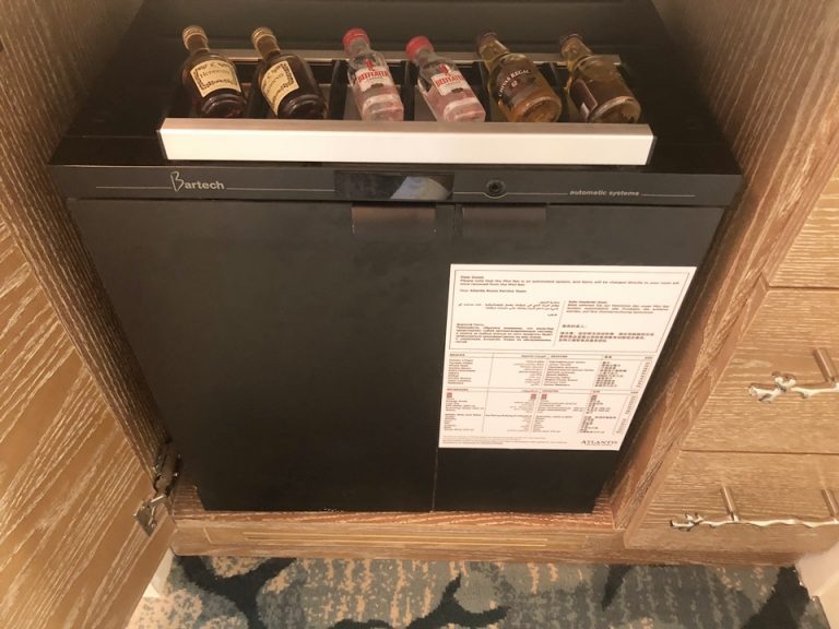 冷蔵庫(閉じた状態)