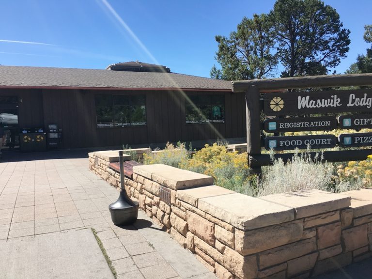 建物全体、エントランス外観