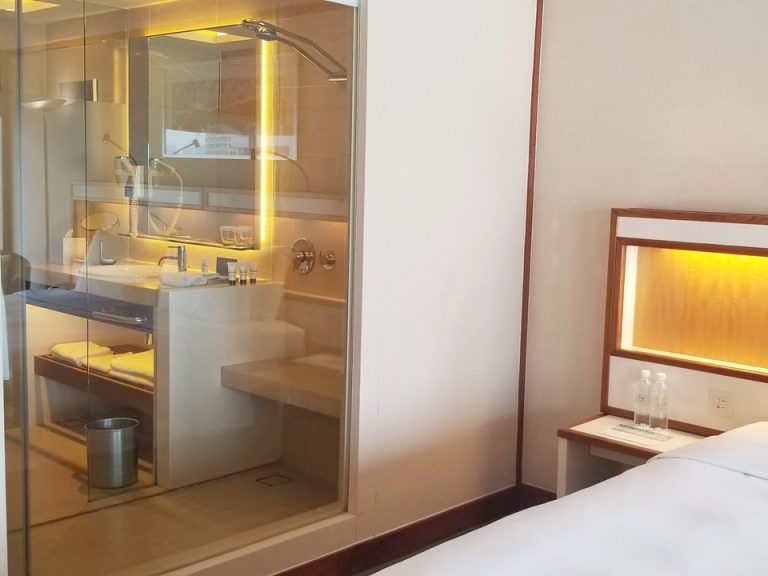 室内から見たシャワールーム