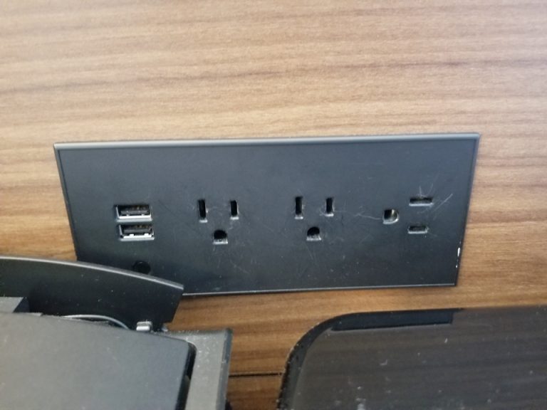 ベット横コンセント