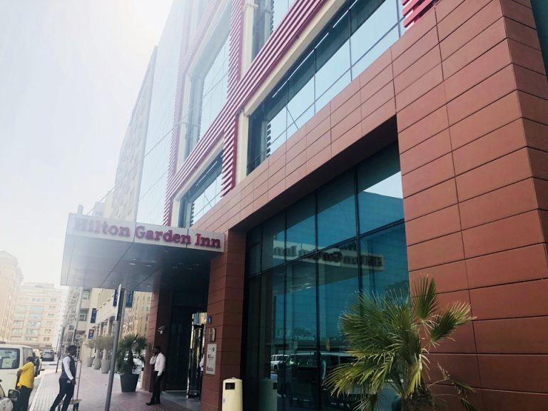 エントランス外観②