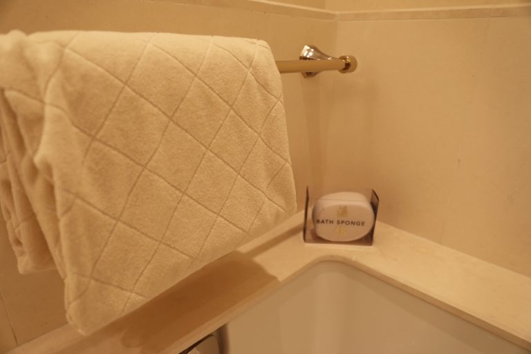 bathtub・towel・sponge