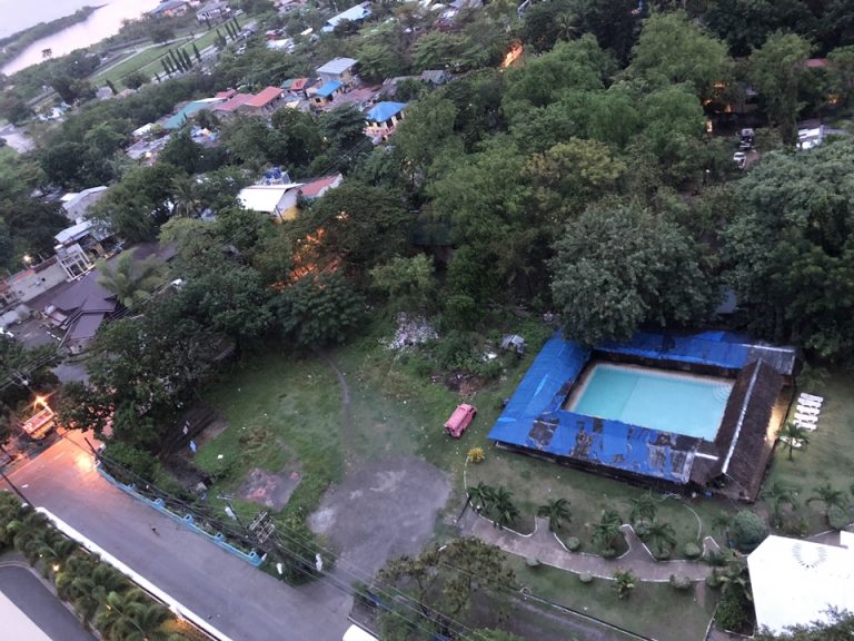 客室から真下に見える景色