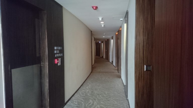 客室階廊下【カーブしています】