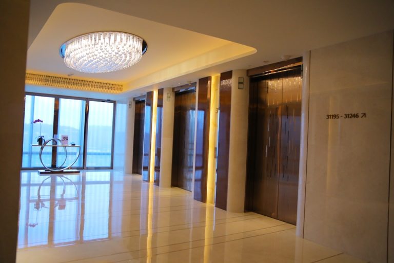 エレベーターホール④