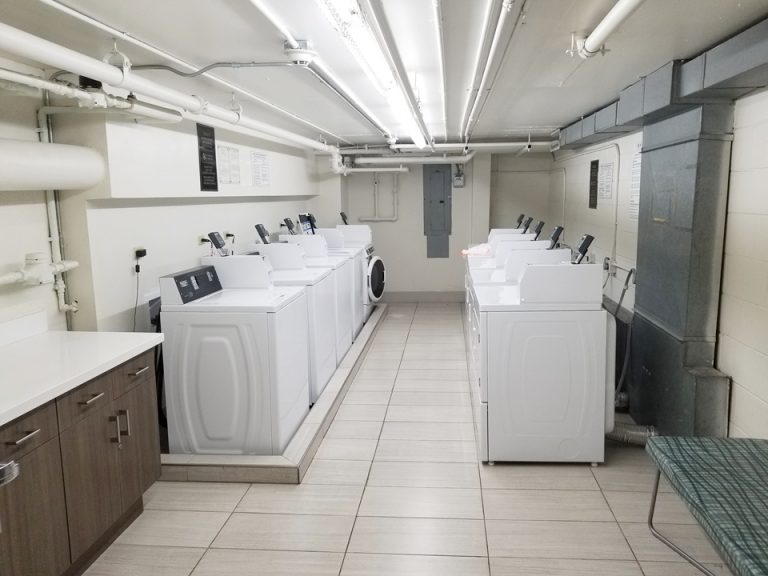 コインランドリー全体図