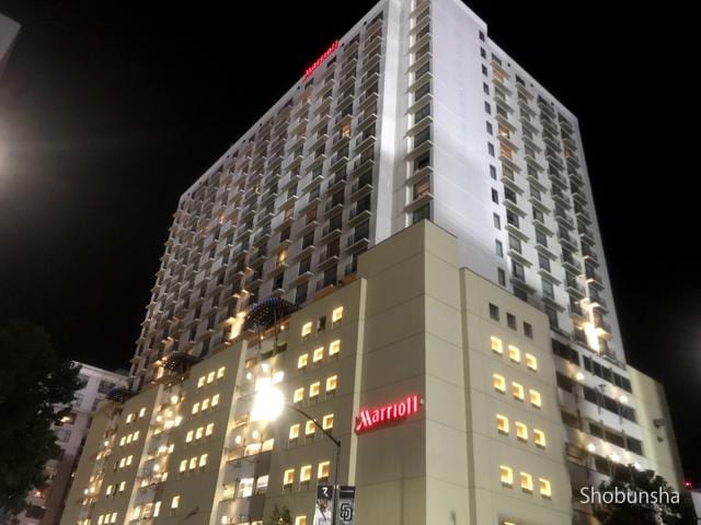 ホテル外観+1