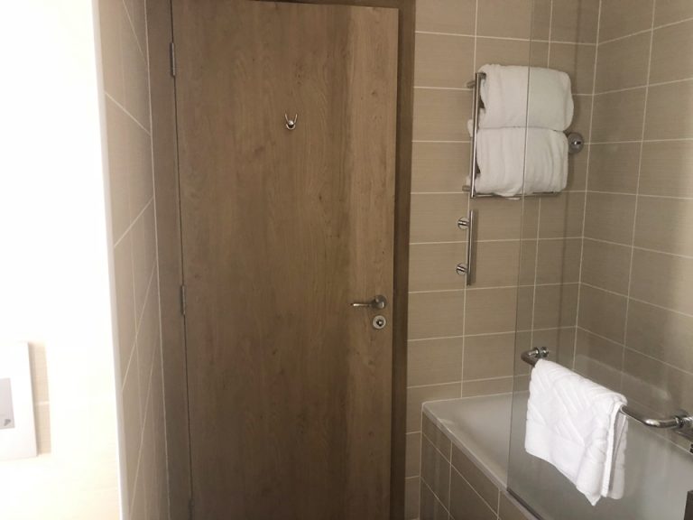 バスルーム内から入口