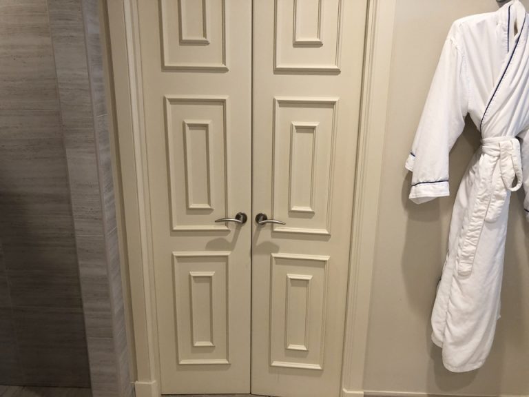 バスルーム内から入口