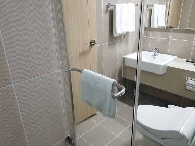 バスルーム内から入口